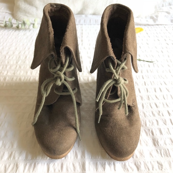 Mossimo Wedged Booties - Picture 2 of 6